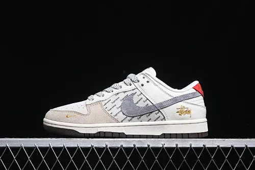 All categories Nk SB Dunk Series Nk SB Dunk Low High-end customized low-top sneakers Nk SB Dunk Low Stusi joint-beige gold embroidery Anniversary high-end customized low-top casual sneakers XS1086-001